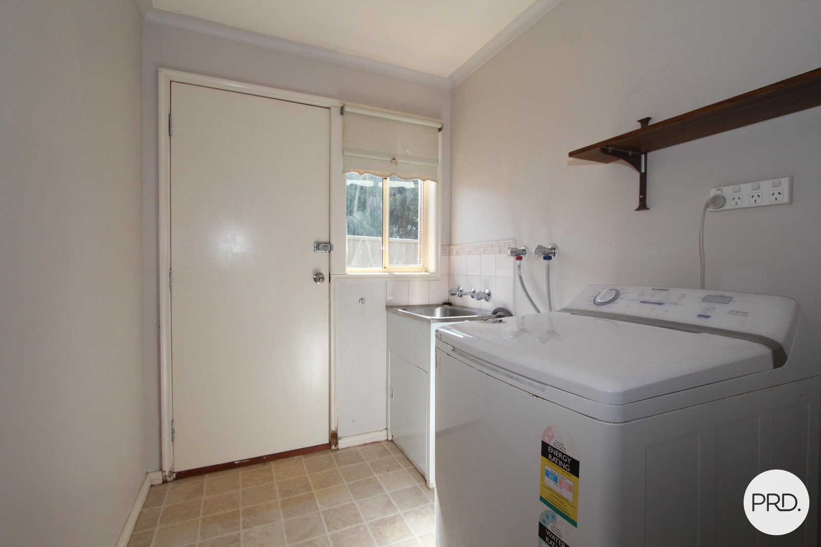 9 Spencer Street CANADIAN 16