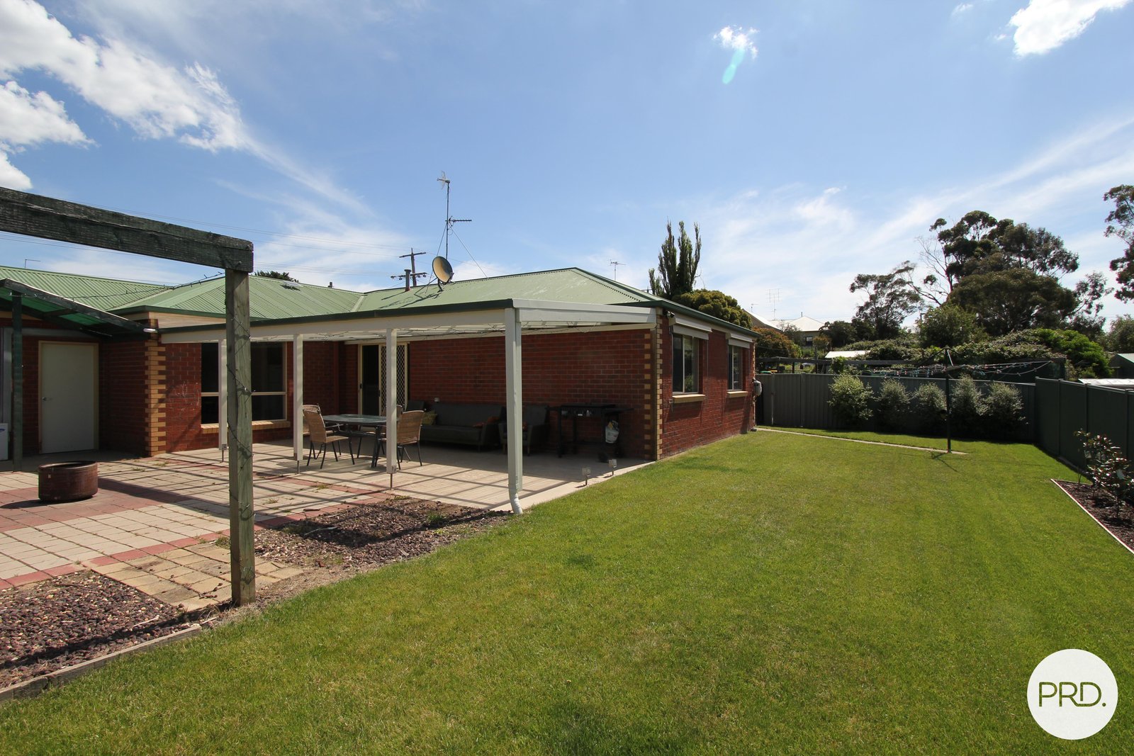 9 Spencer Street CANADIAN 17