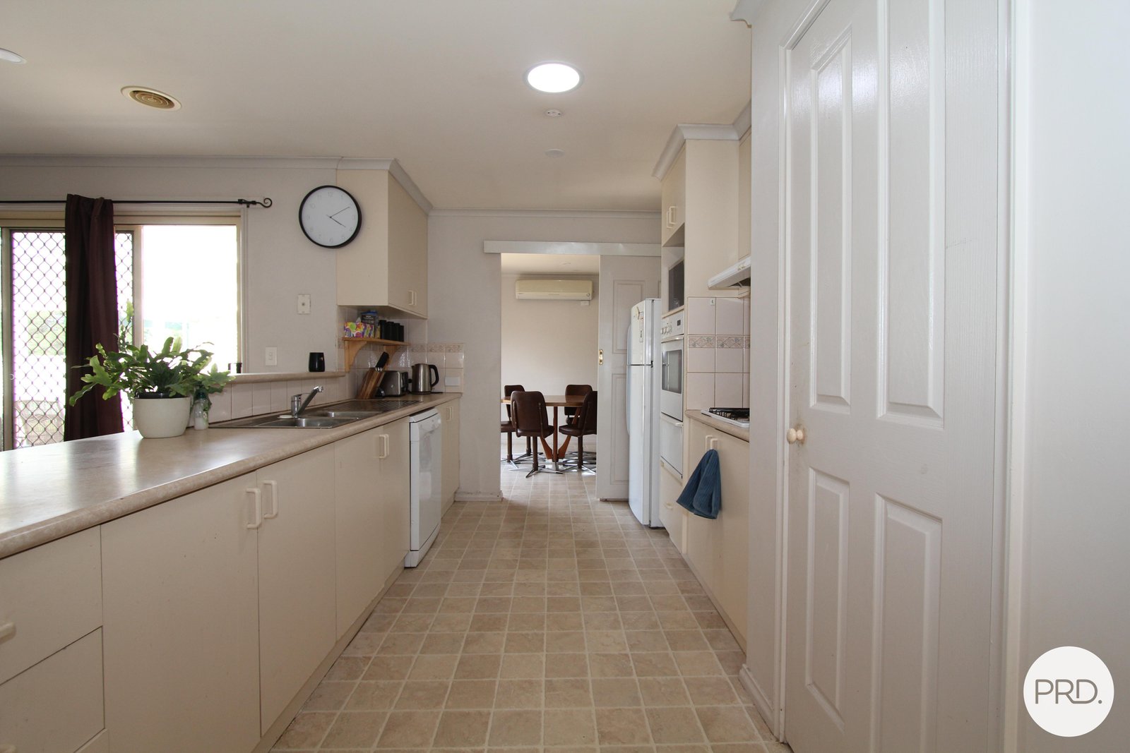 9 Spencer Street CANADIAN 2