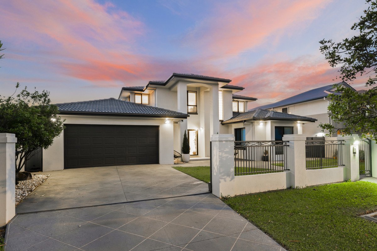 9 St Helens Court Burleigh Waters 4