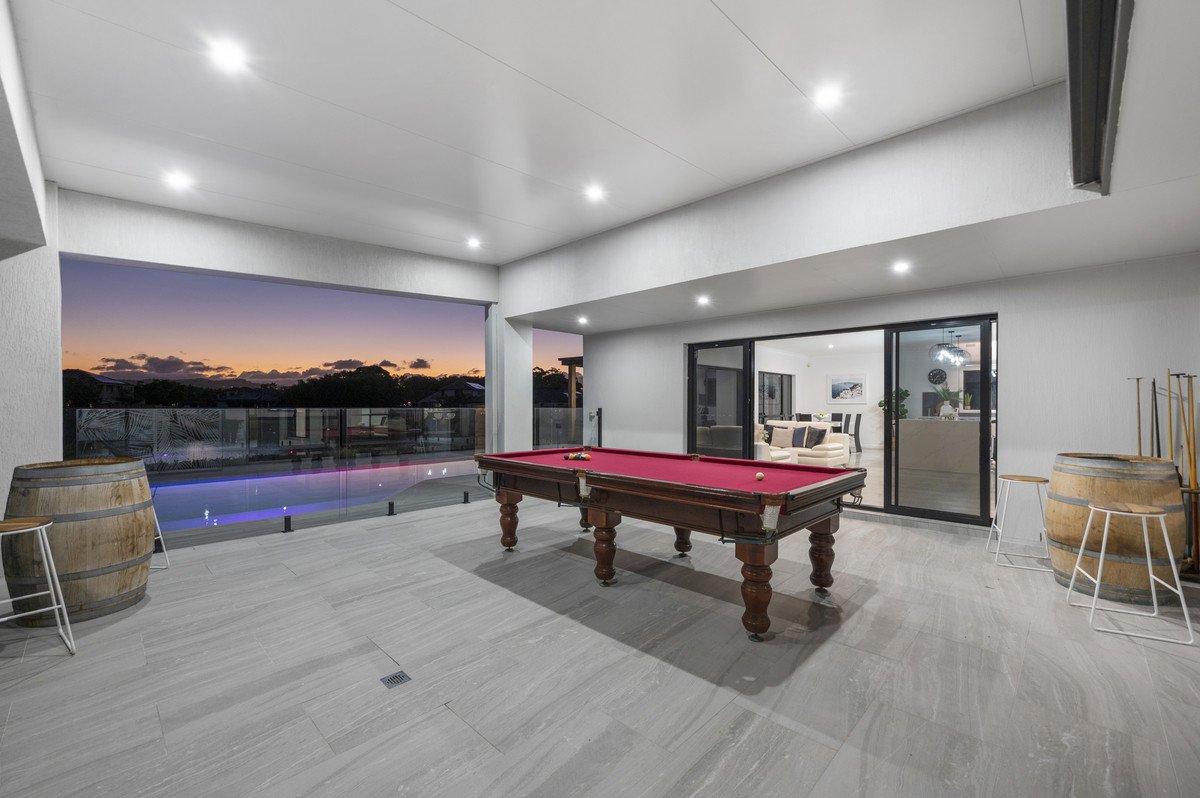 9 St Helens Court Burleigh Waters 11