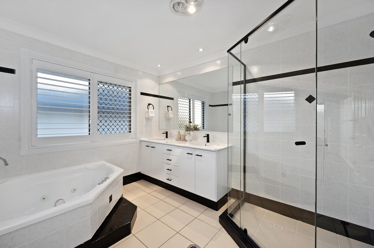 9 St Helens Court Burleigh Waters 16