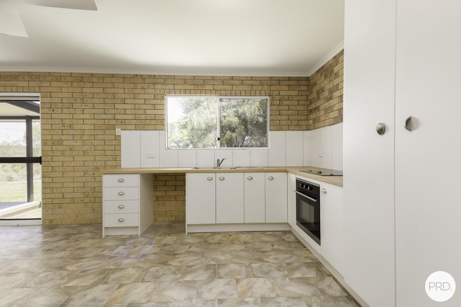 9 Starrs Road SARINA 11
