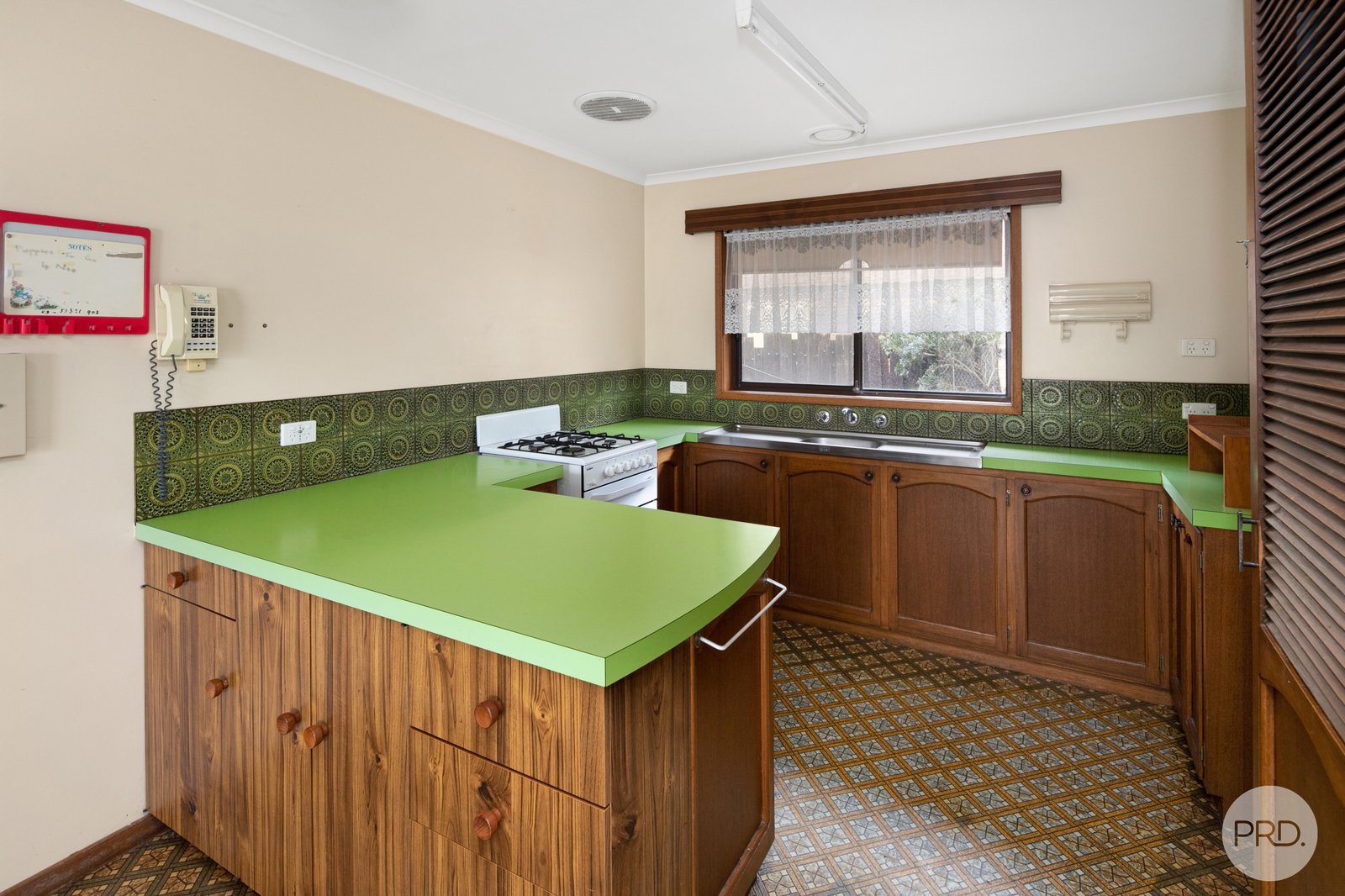 9 Stuart Court CANADIAN 4