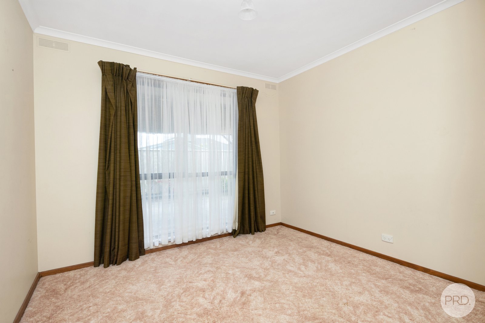 9 Stuart Court CANADIAN 8