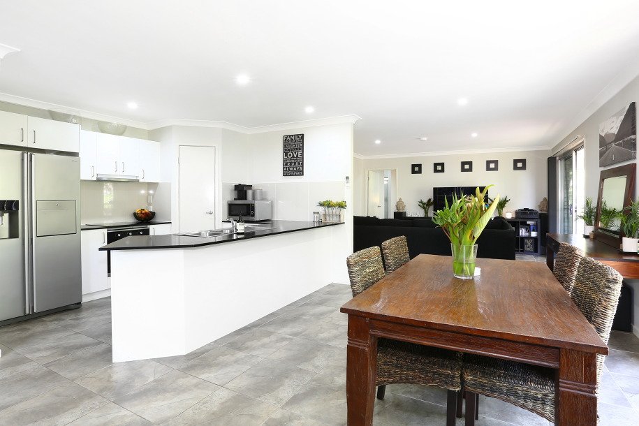 9 Sunbird Court GILSTON 3
