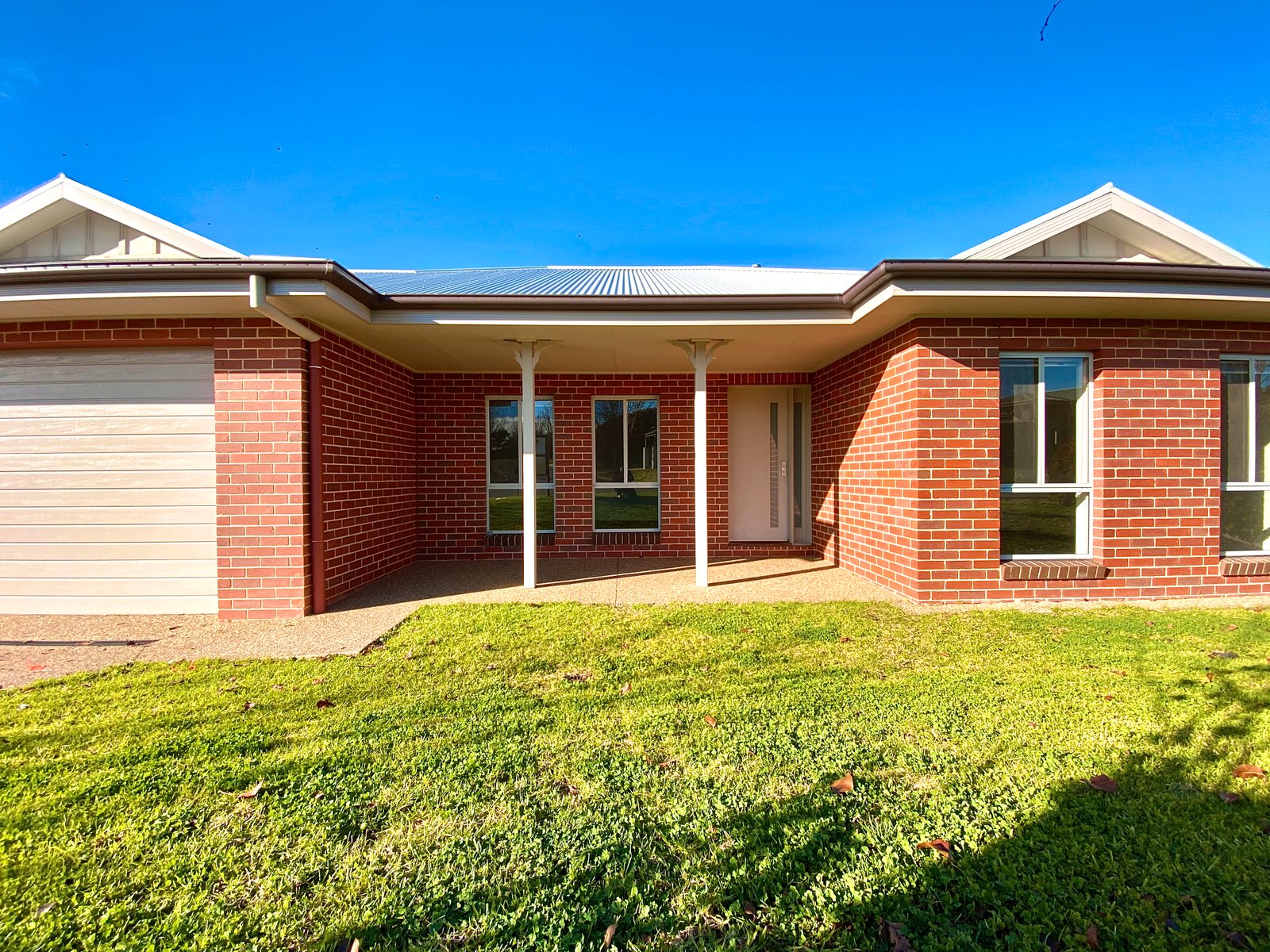9 Swallow Street THURGOONA 1