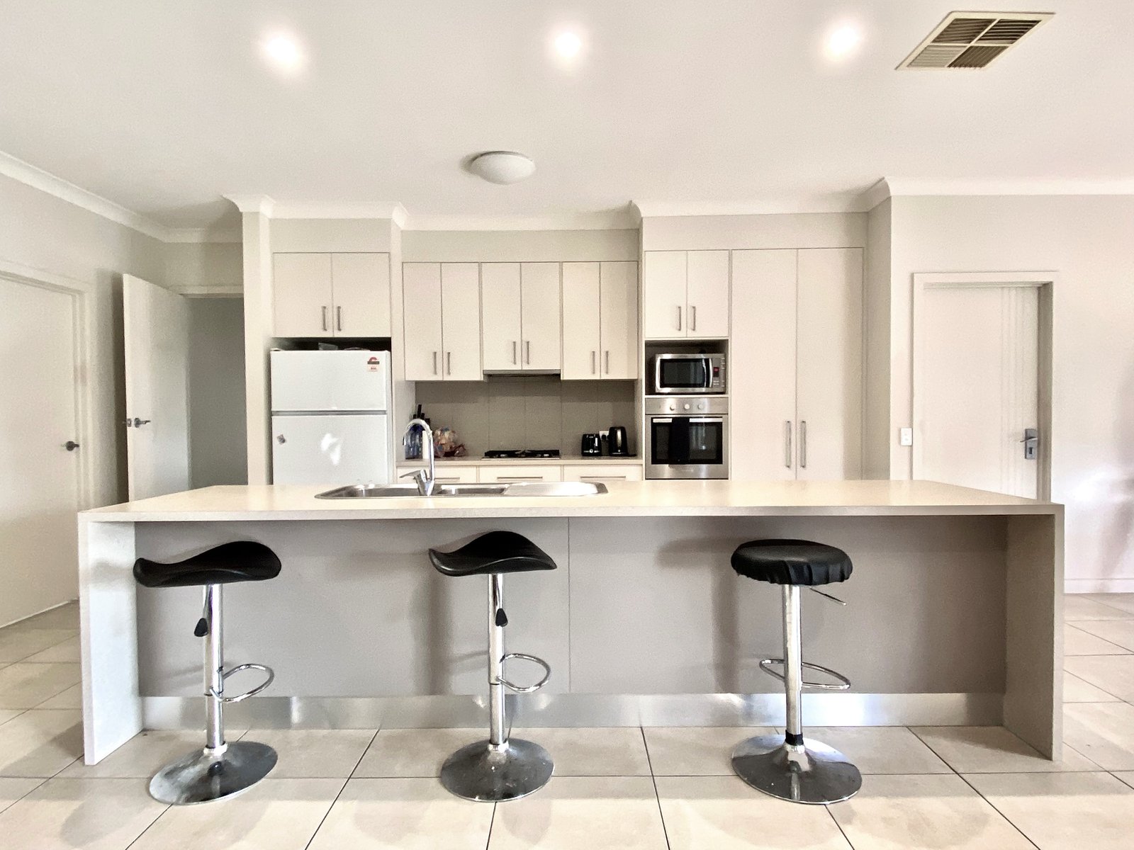9 Swallow Street THURGOONA 2