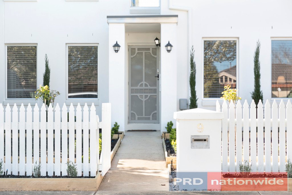 9 Taunton Place LAKE GARDENS 3