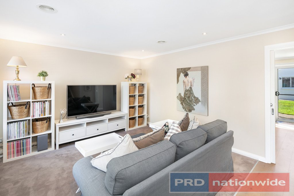 9 Taunton Place LAKE GARDENS 4