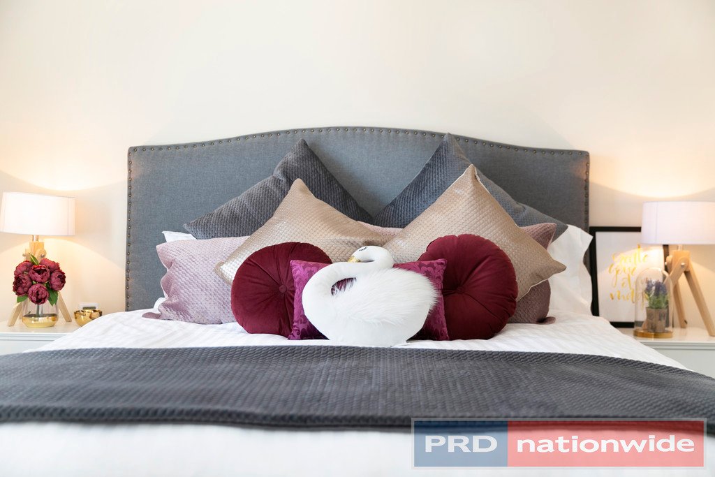 9 Taunton Place LAKE GARDENS 18