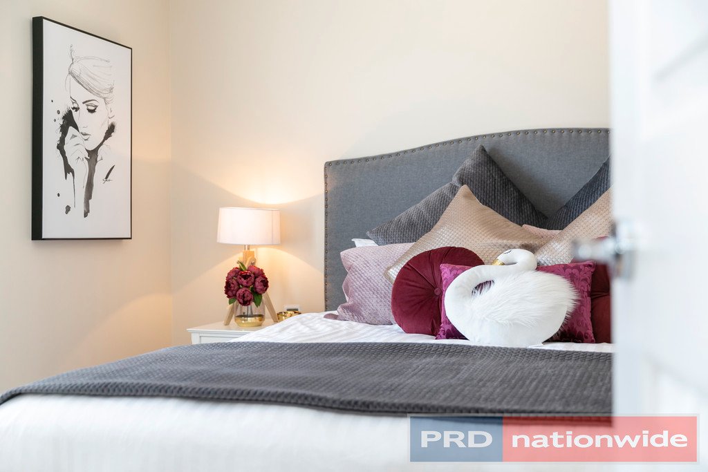 9 Taunton Place LAKE GARDENS 19