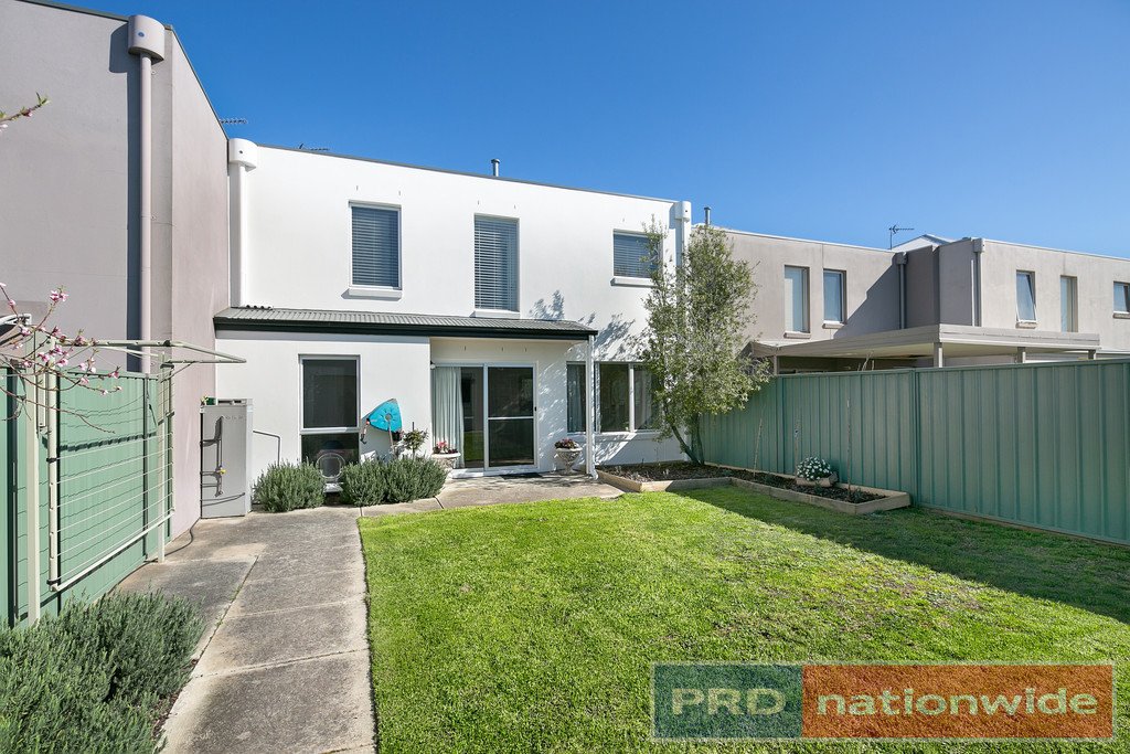 9 Taunton Place LAKE GARDENS 20