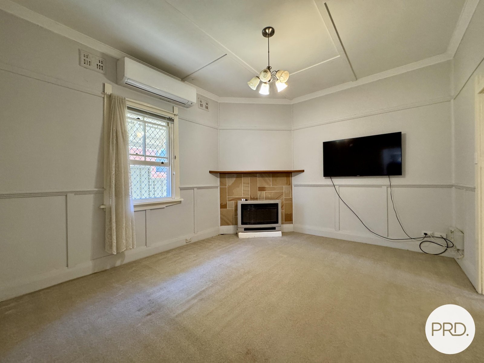 9 The Crescent QUEANBEYAN 6