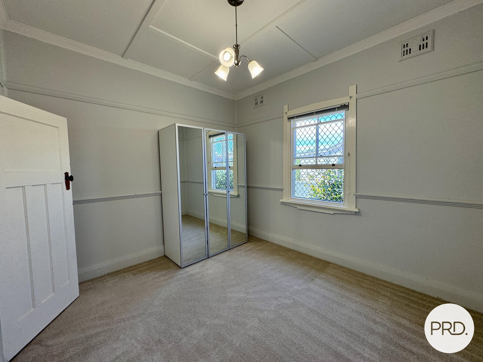 9 The Crescent QUEANBEYAN 11