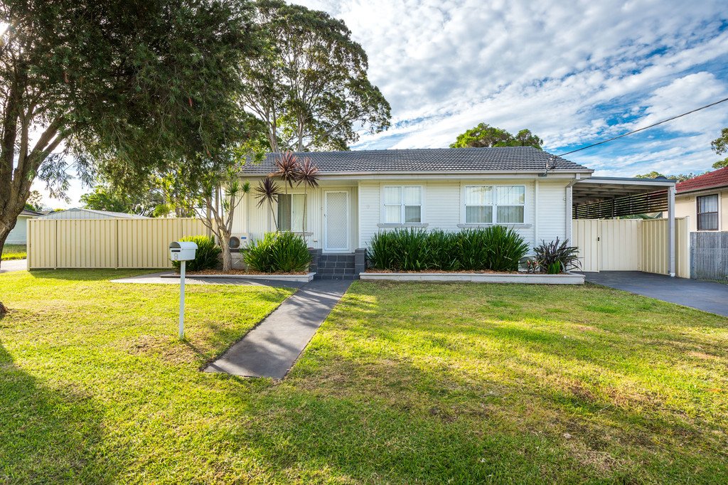9 Thomas Street LAKE ILLAWARRA 2