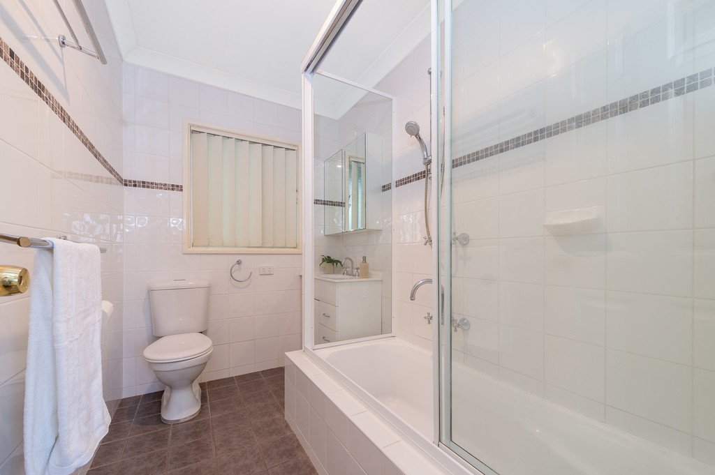 9 Thomas Street LAKE ILLAWARRA 4
