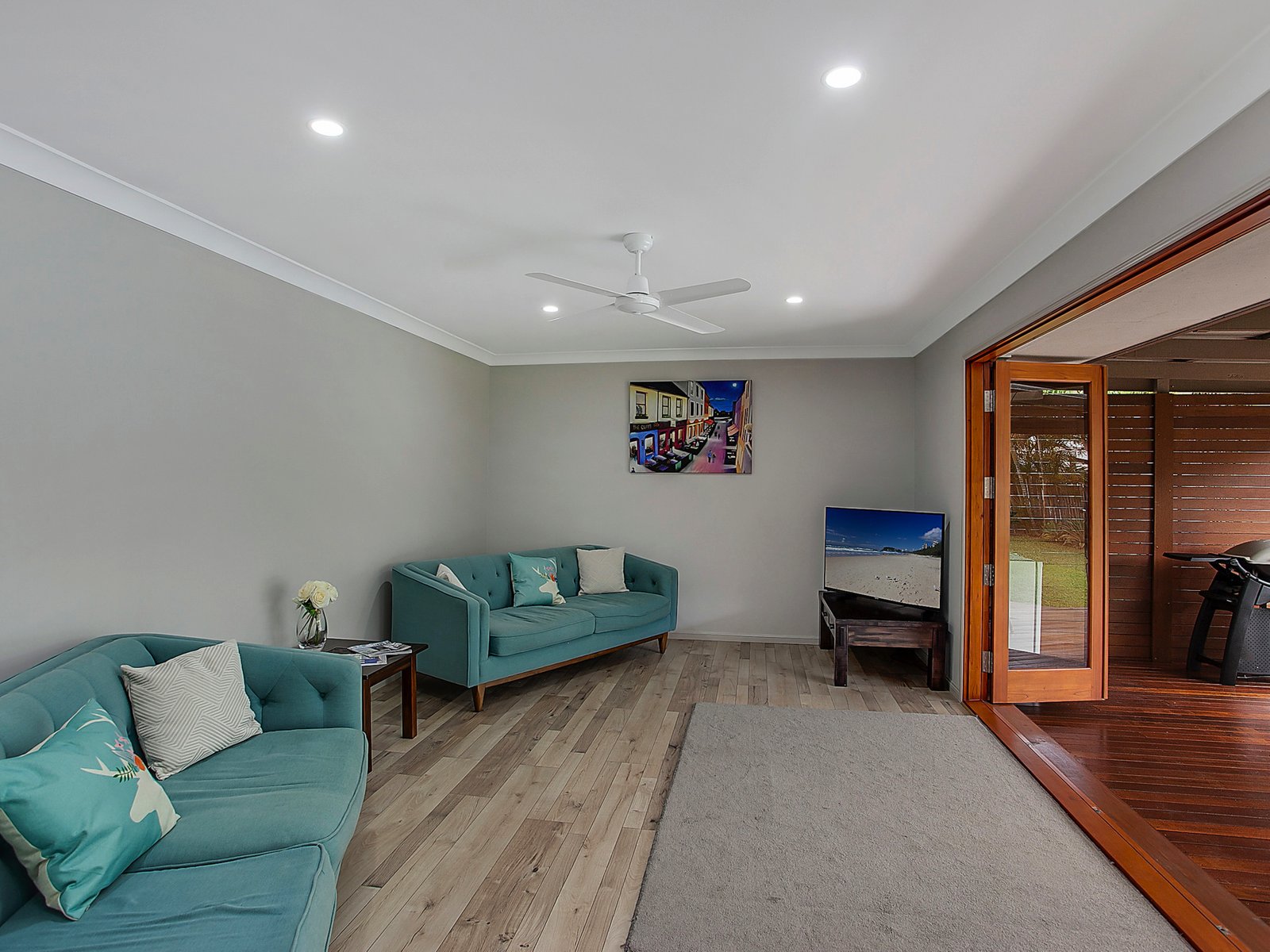 9 Thornleigh Crescent VARSITY LAKES 4