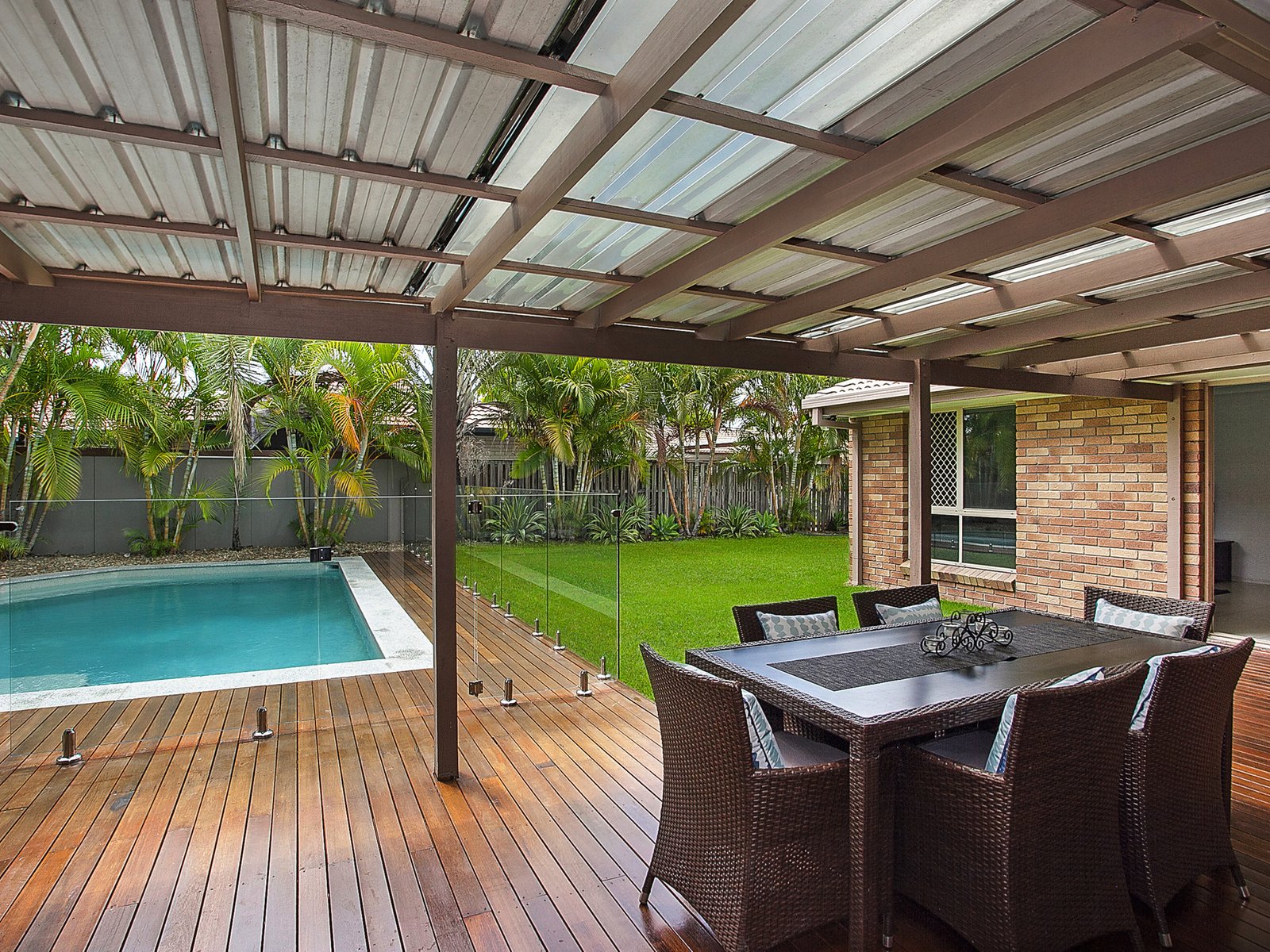 9 Thornleigh Crescent VARSITY LAKES 6