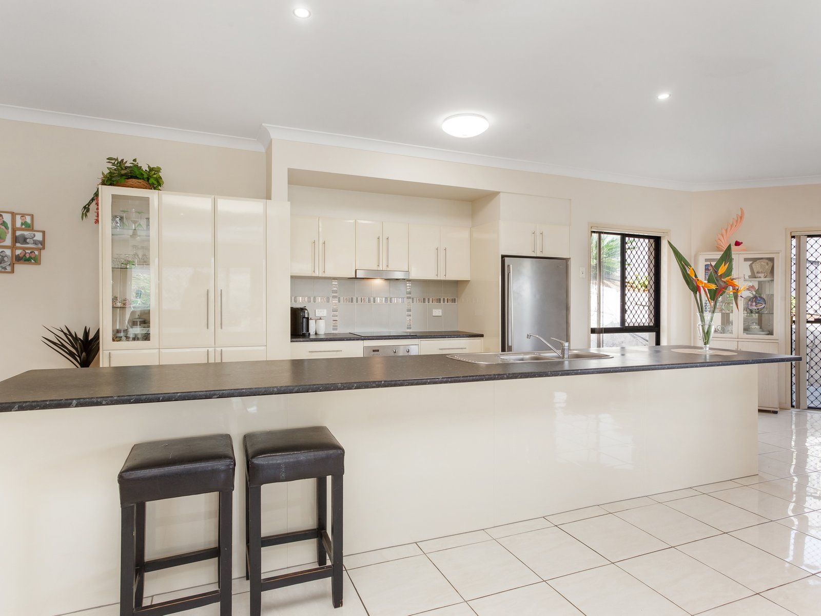 9 Tiarnna Close BURLEIGH HEADS 4