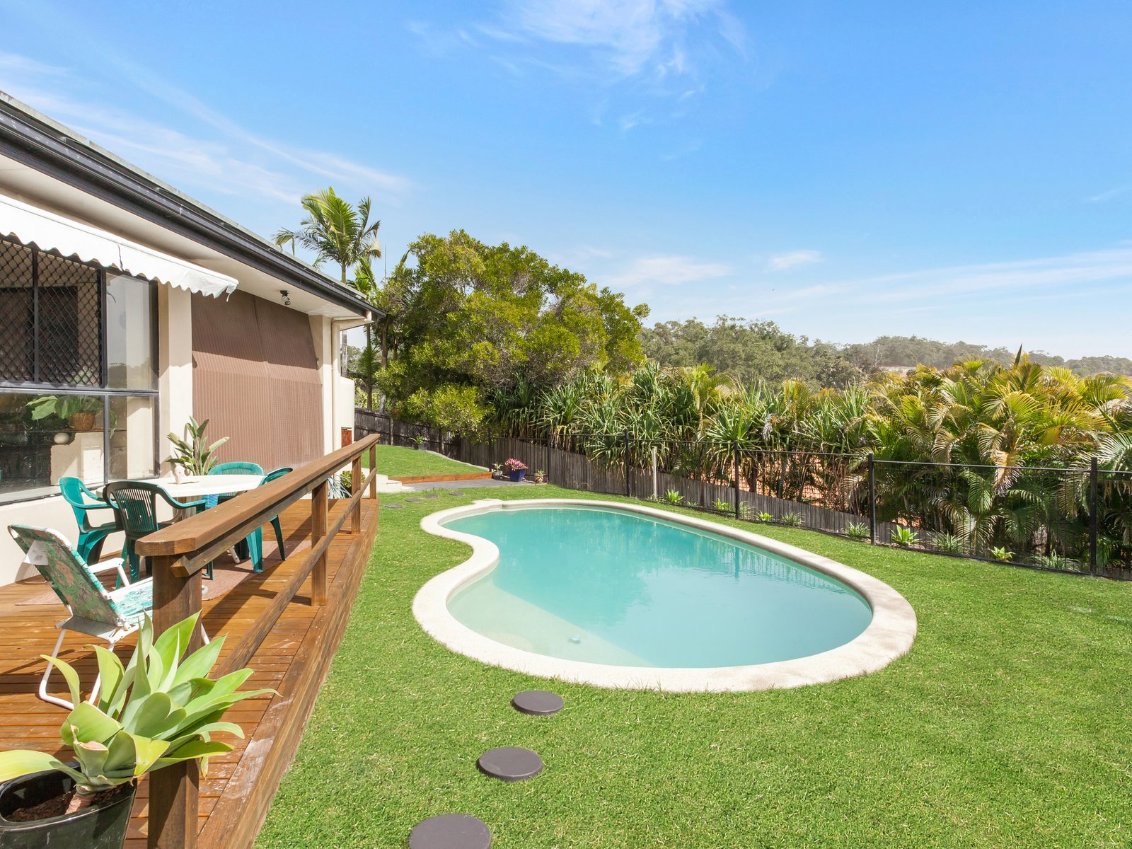 9 Tiarnna Close BURLEIGH HEADS 16