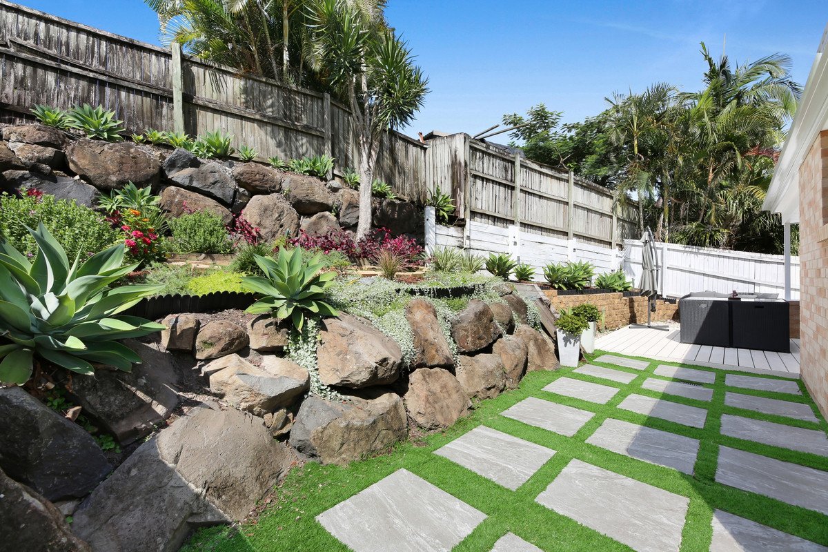 9 Tillys Place Burleigh Heads 10