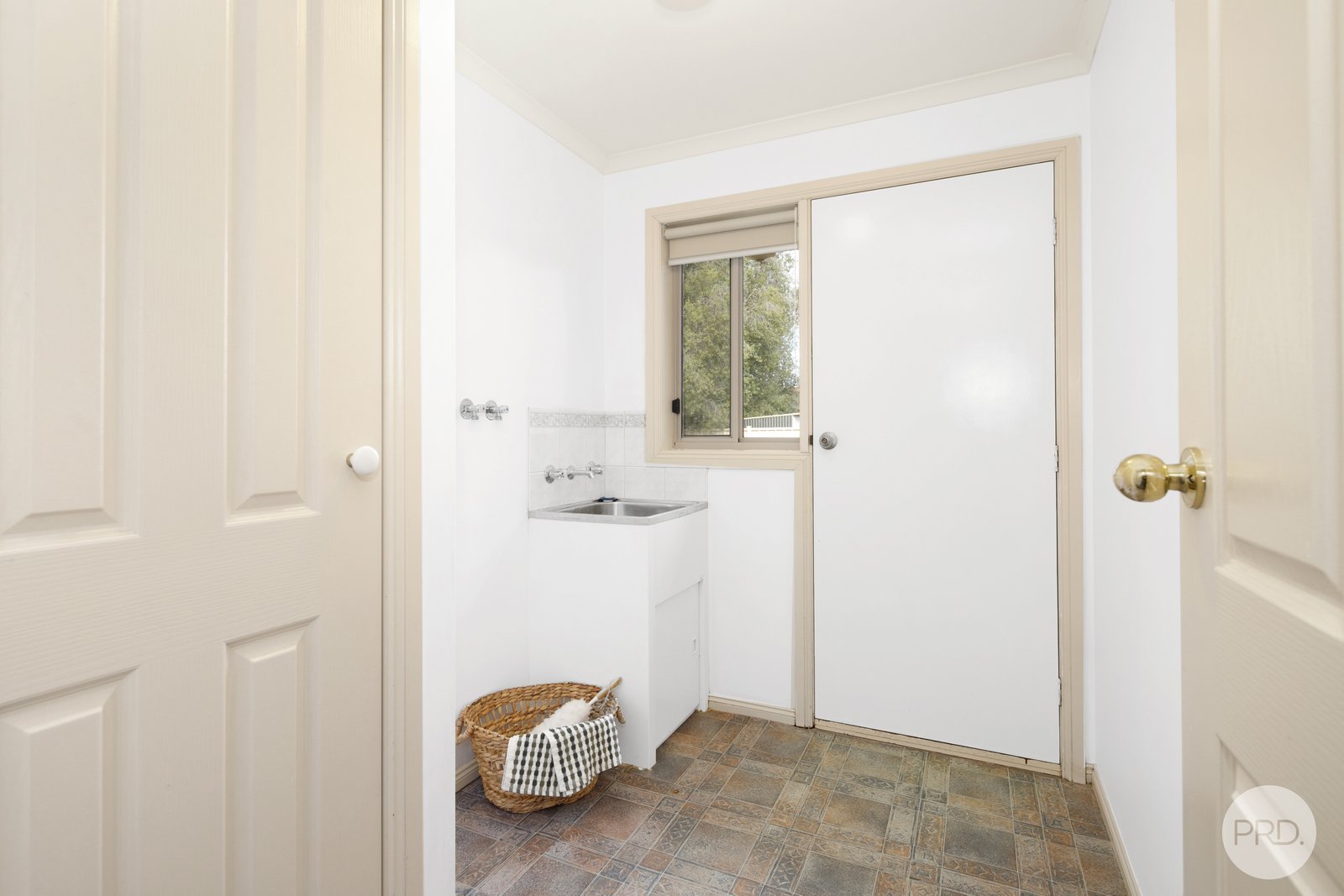 9 Tudor Avenue DELACOMBE 14