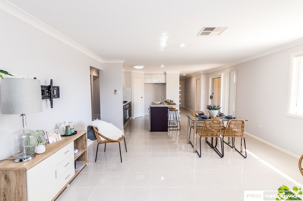 9 Tulipwood Crescent TAMWORTH 3