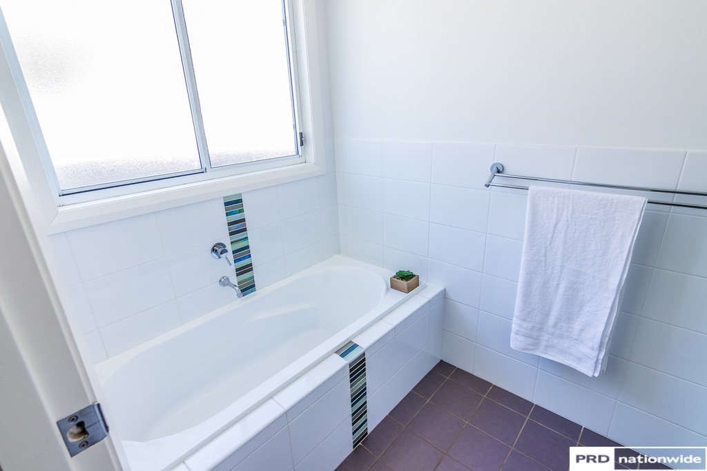 9 Tulipwood Crescent TAMWORTH 8