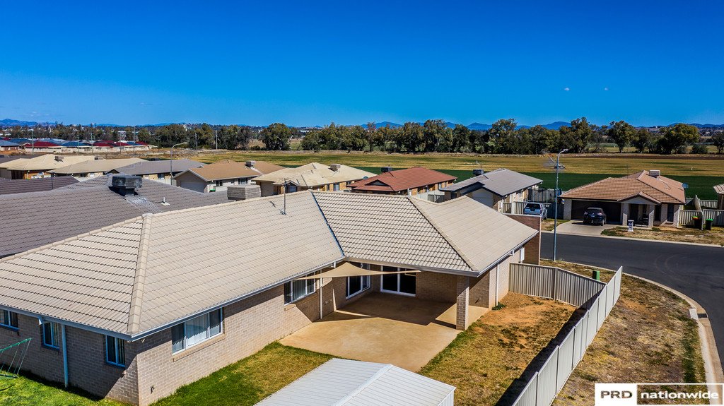 9 Tulipwood Crescent TAMWORTH 18