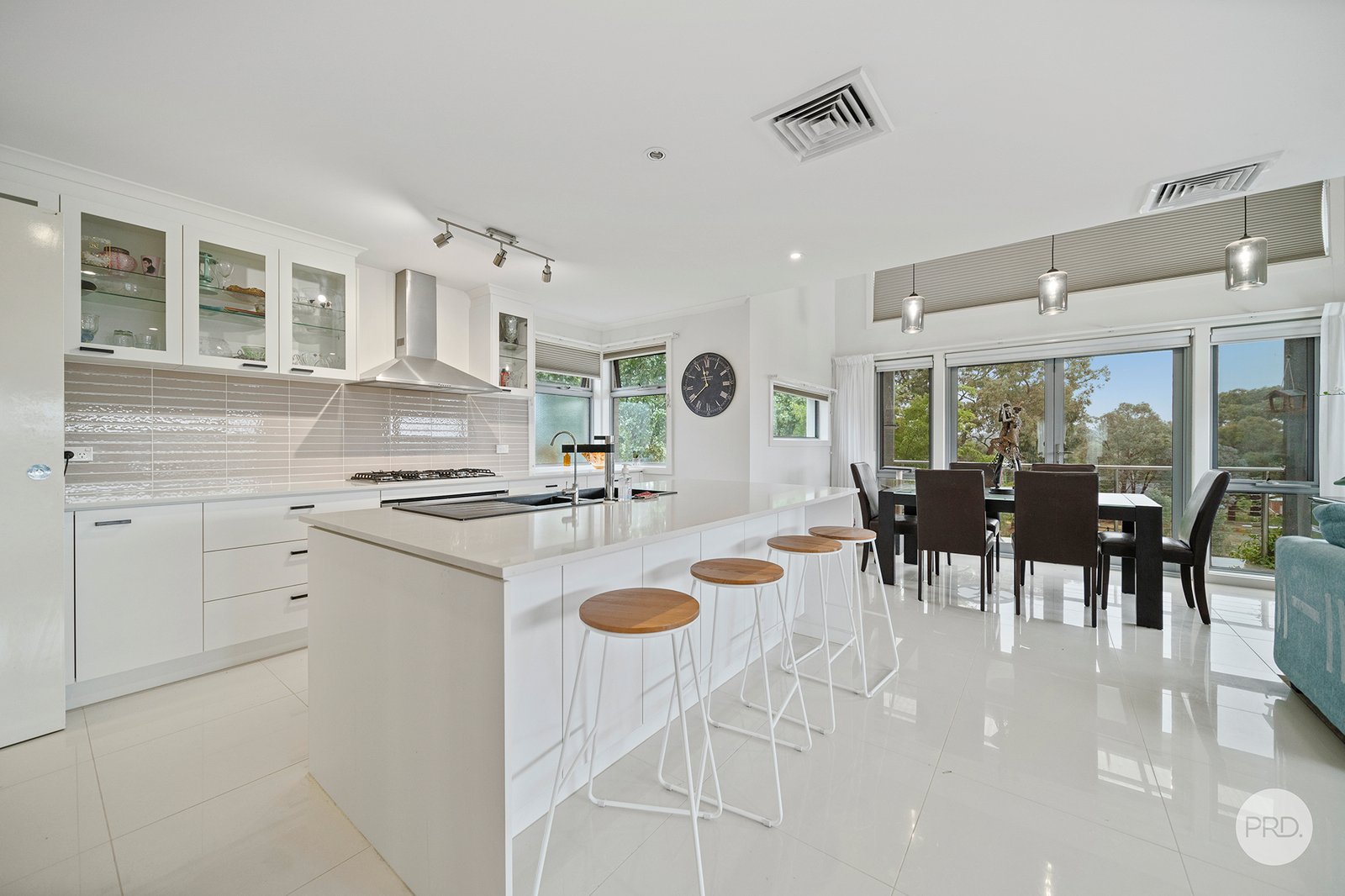 9 Tununga Circuit KANGAROO FLAT 2