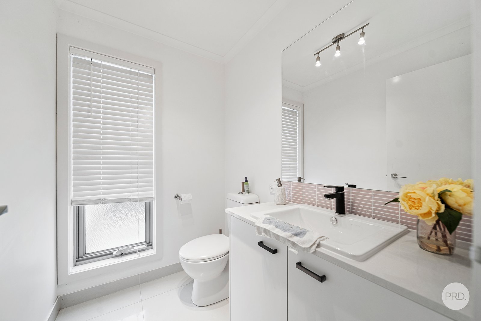 9 Tununga Circuit KANGAROO FLAT 13