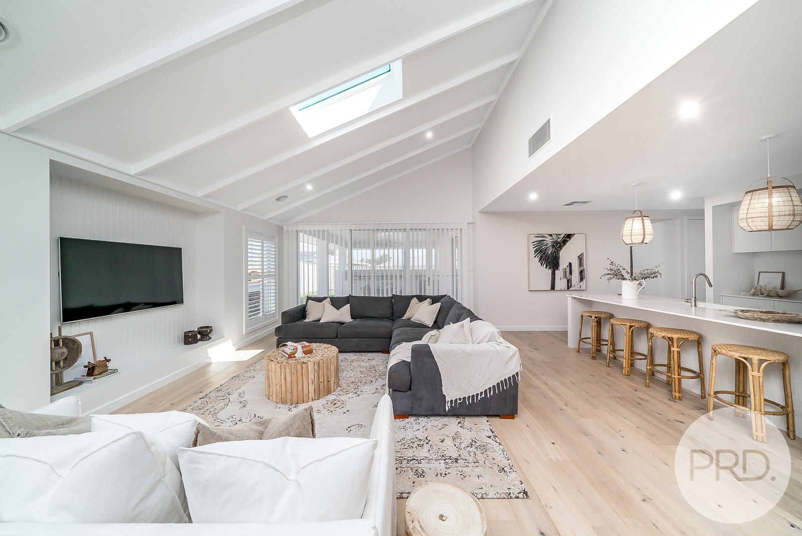 9 Turramia Crescent GOBBAGOMBALIN 2