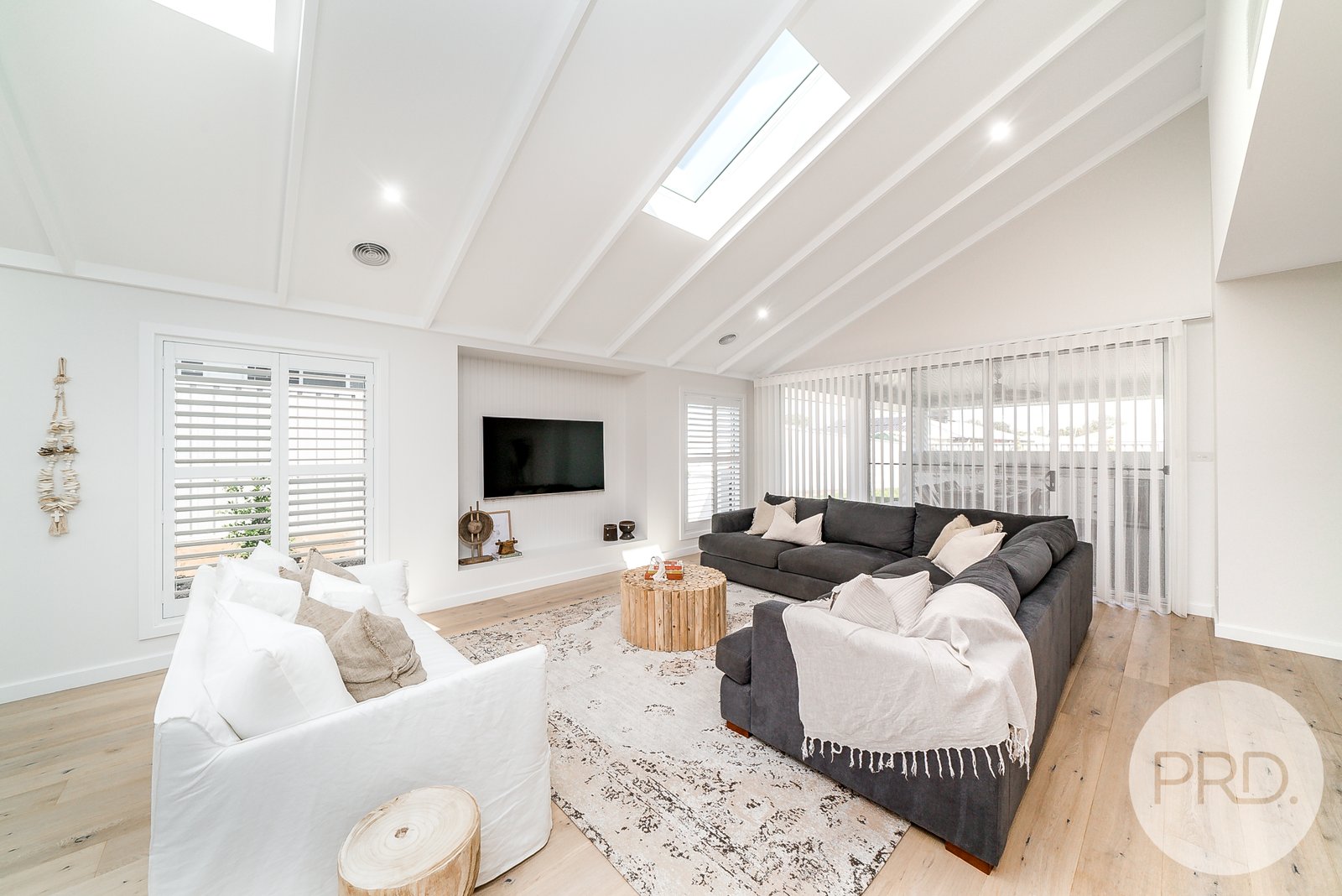 9 Turramia Crescent GOBBAGOMBALIN 5