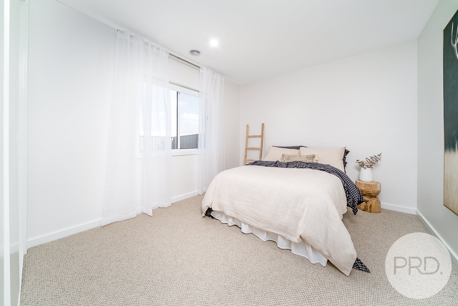 9 Turramia Crescent GOBBAGOMBALIN 15