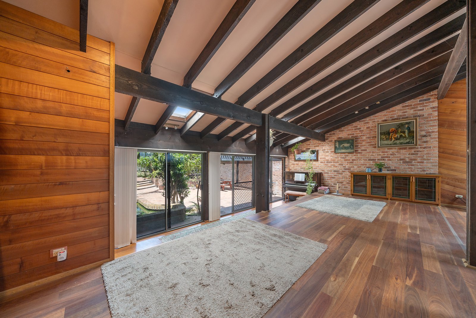 9 Unique Close CAMDEN HEAD 6