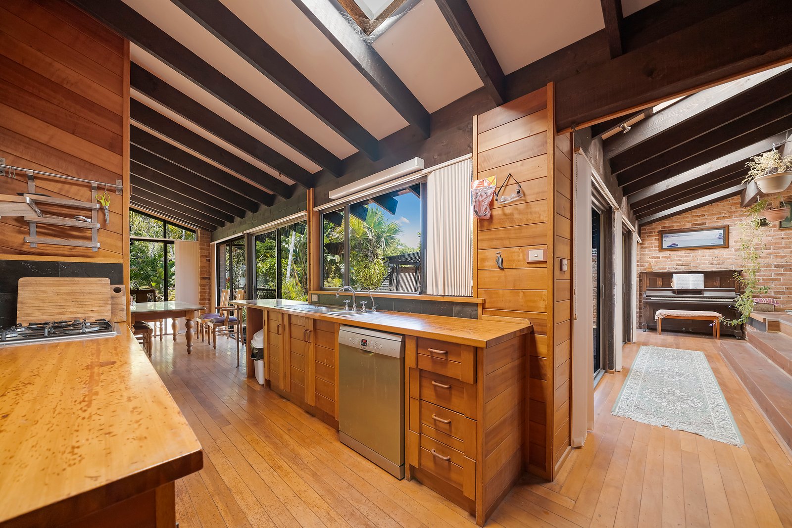9 Unique Close CAMDEN HEAD 8