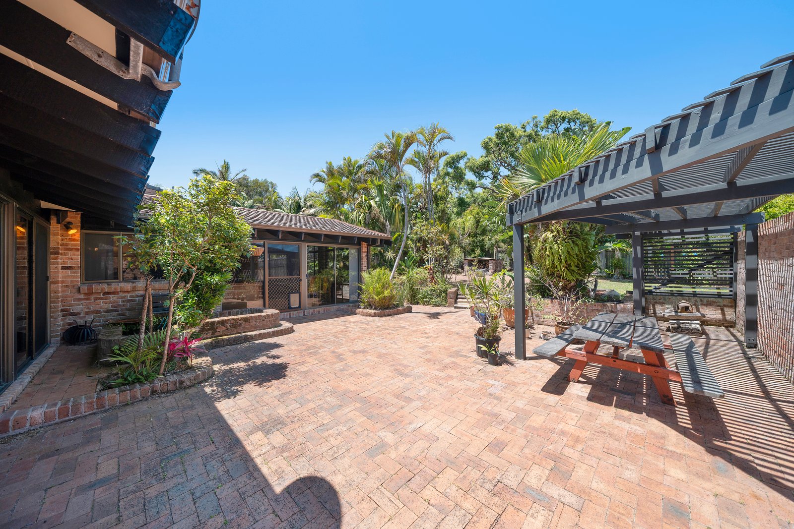 9 Unique Close CAMDEN HEAD 17