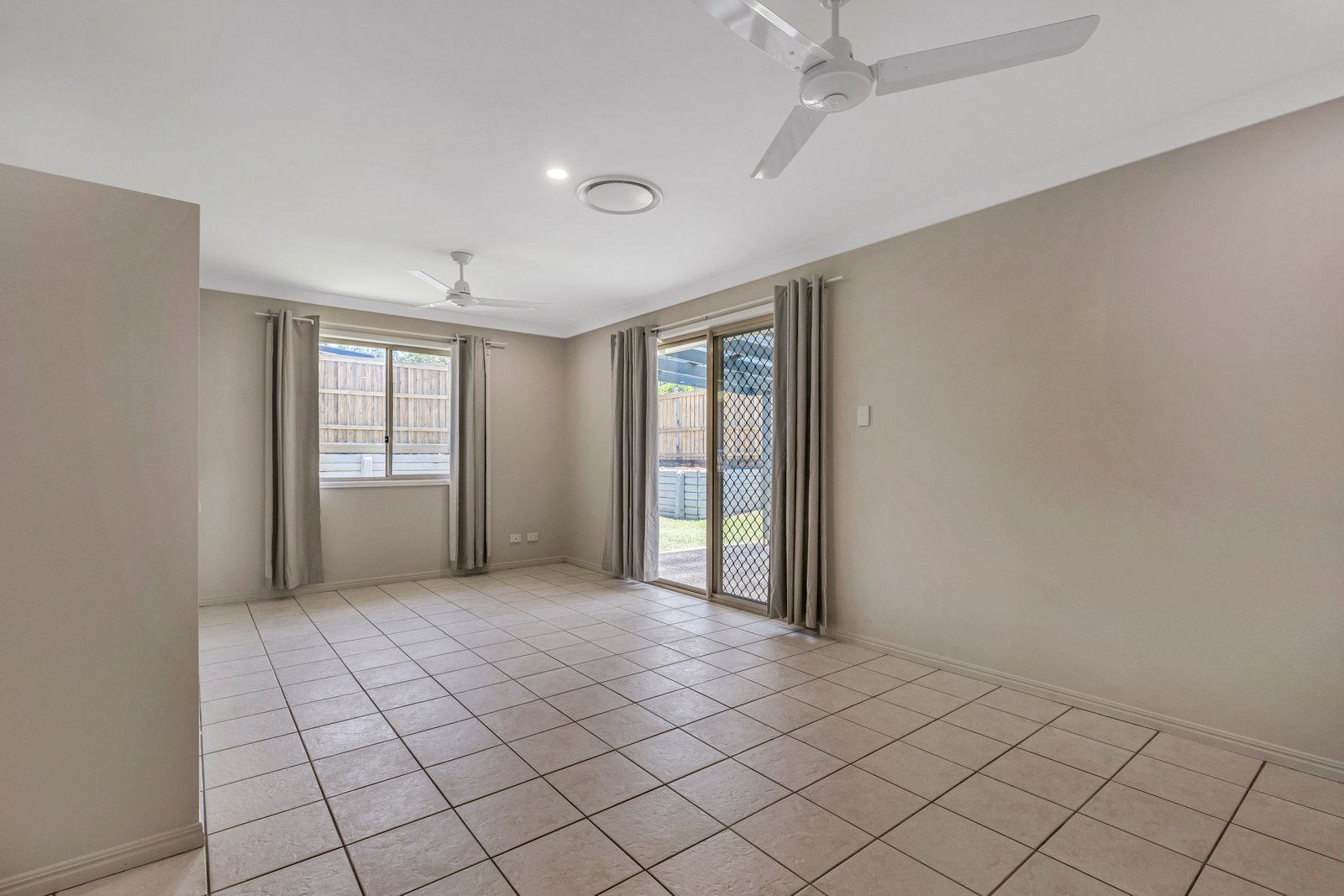 9 Warrigal Place ARANA HILLS 5