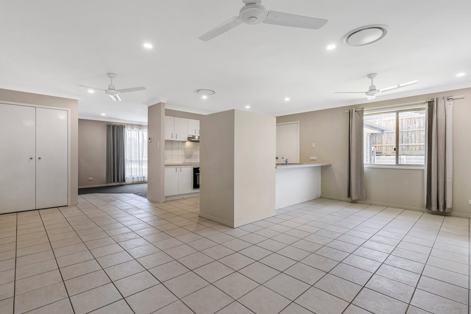 9 Warrigal Place ARANA HILLS 3