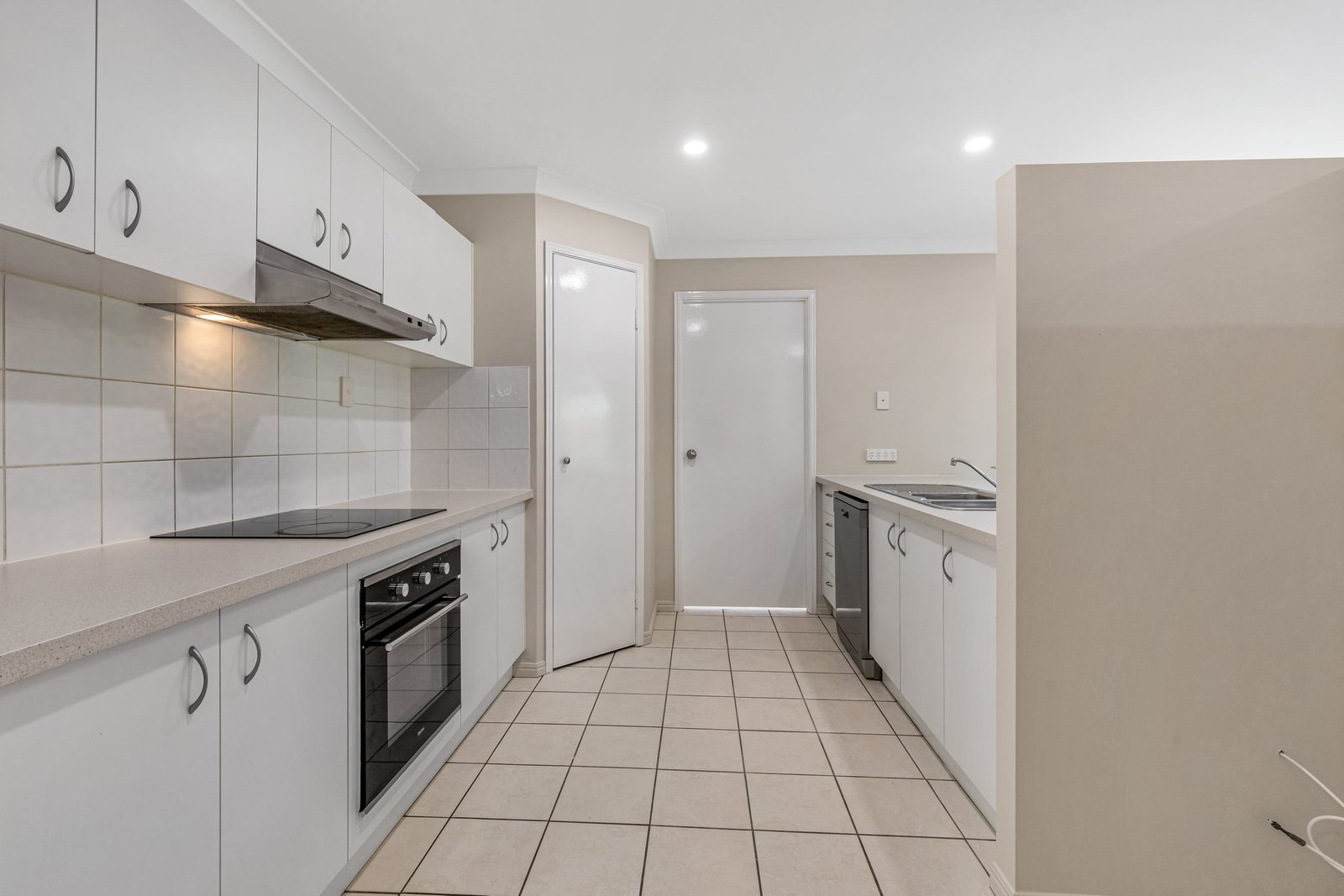 9 Warrigal Place ARANA HILLS 4