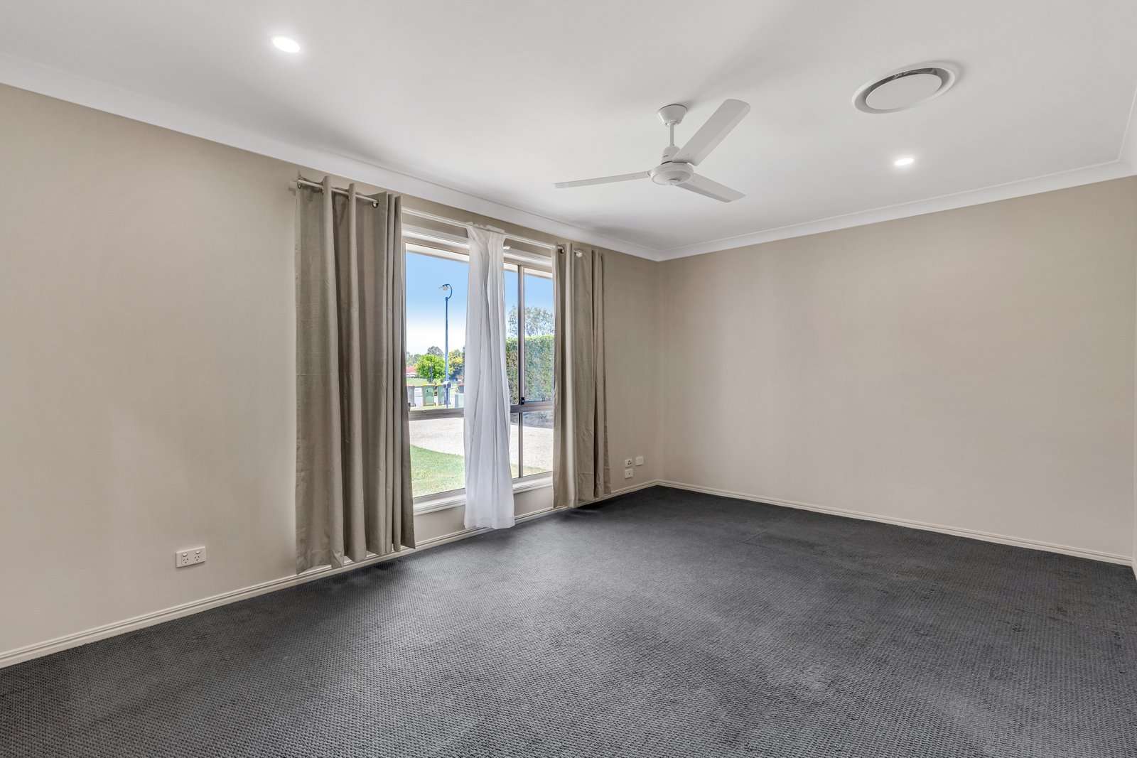 9 Warrigal Place ARANA HILLS 6