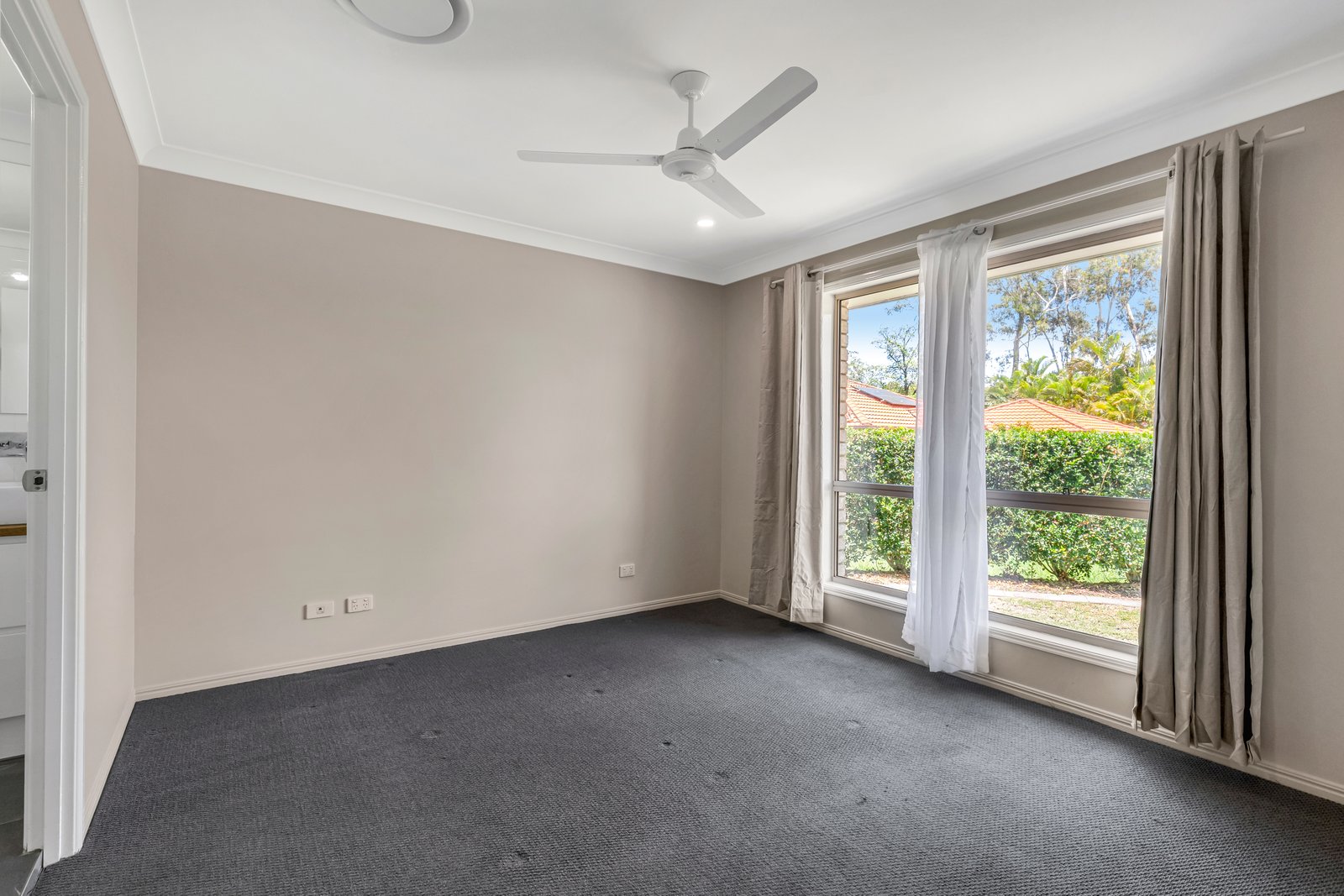 9 Warrigal Place ARANA HILLS 7