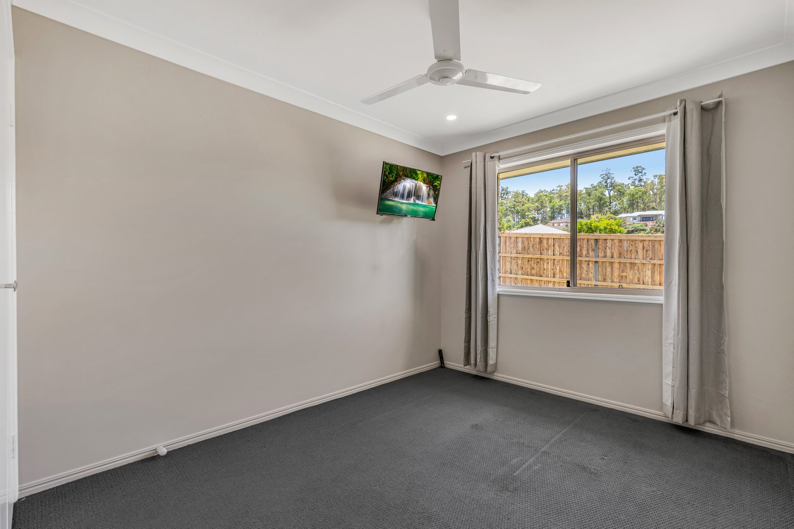 9 Warrigal Place ARANA HILLS 9