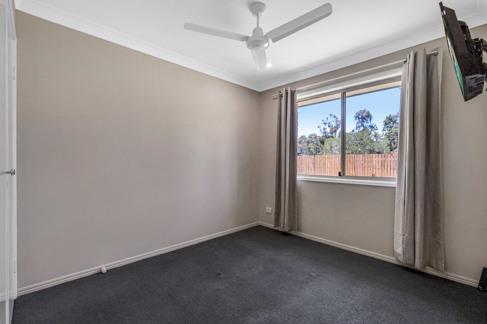 9 Warrigal Place ARANA HILLS 10