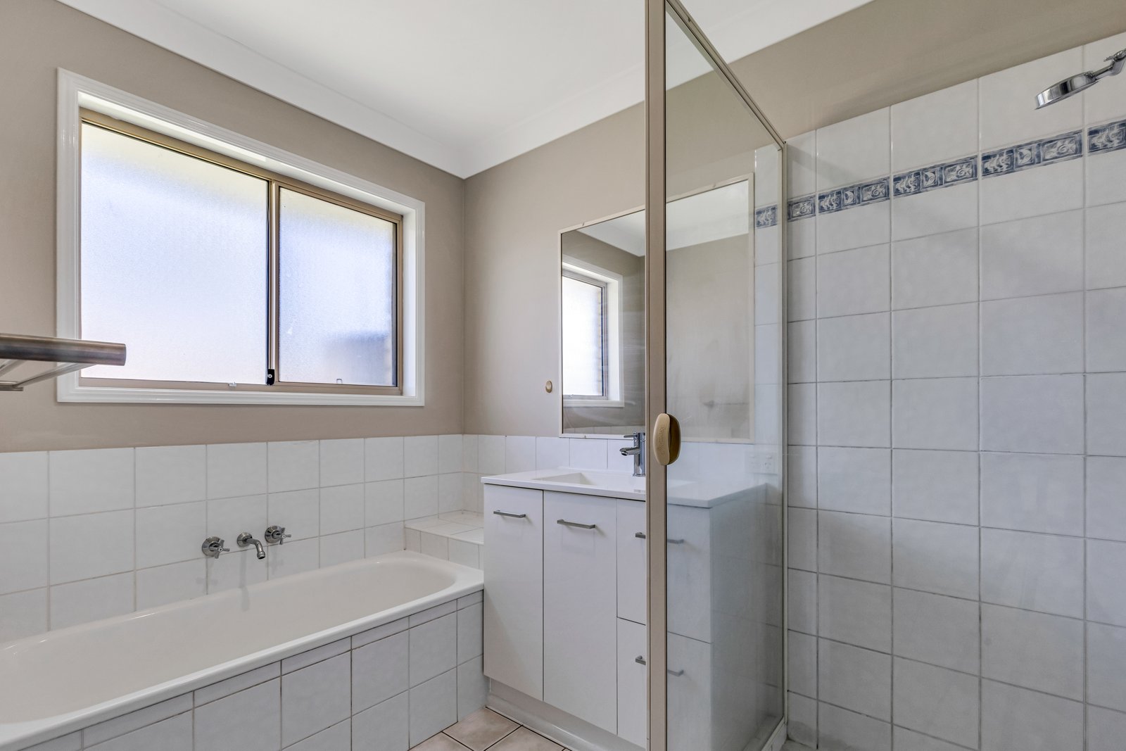 9 Warrigal Place ARANA HILLS 11