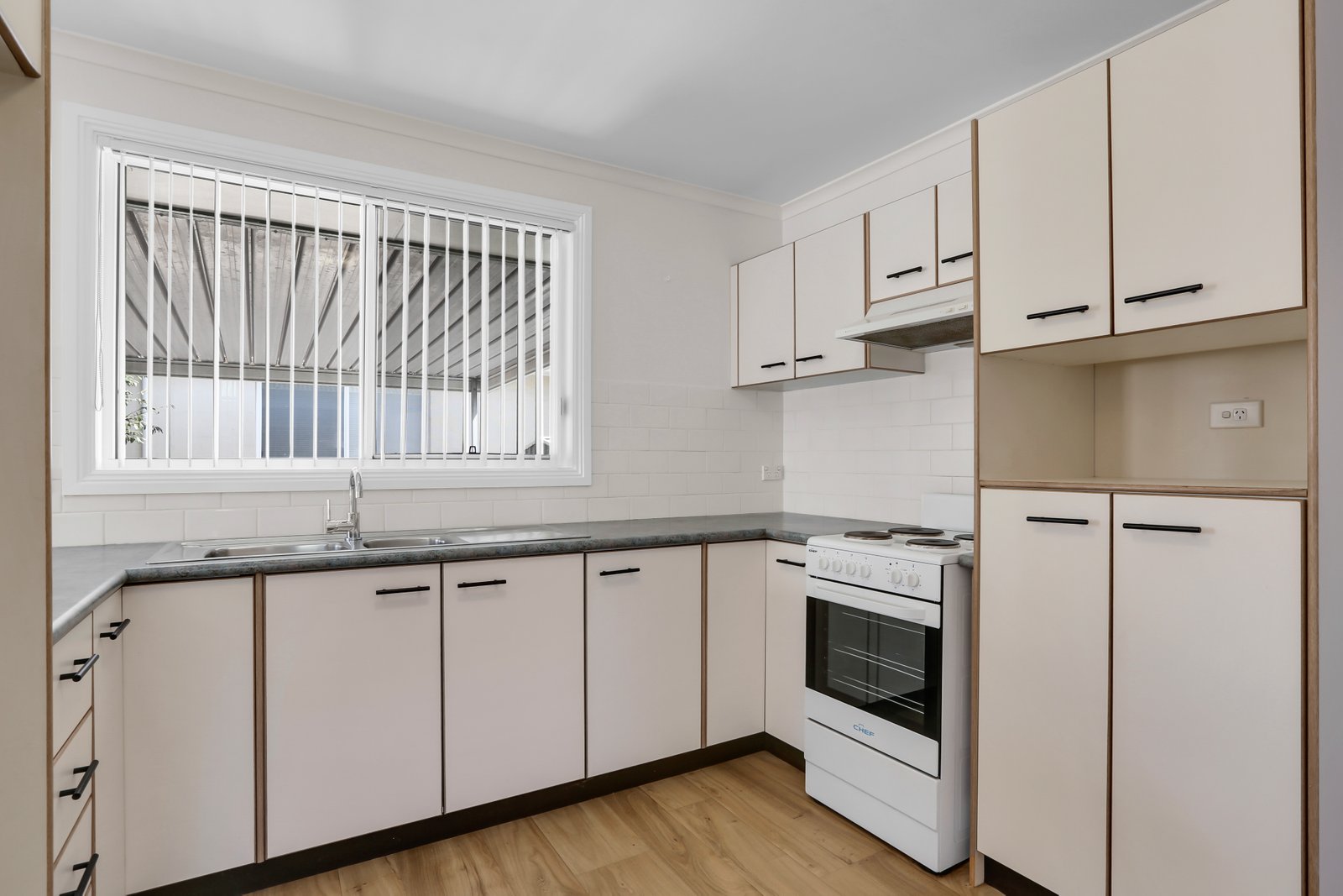 9 Willow Crescent KANAHOOKA 3