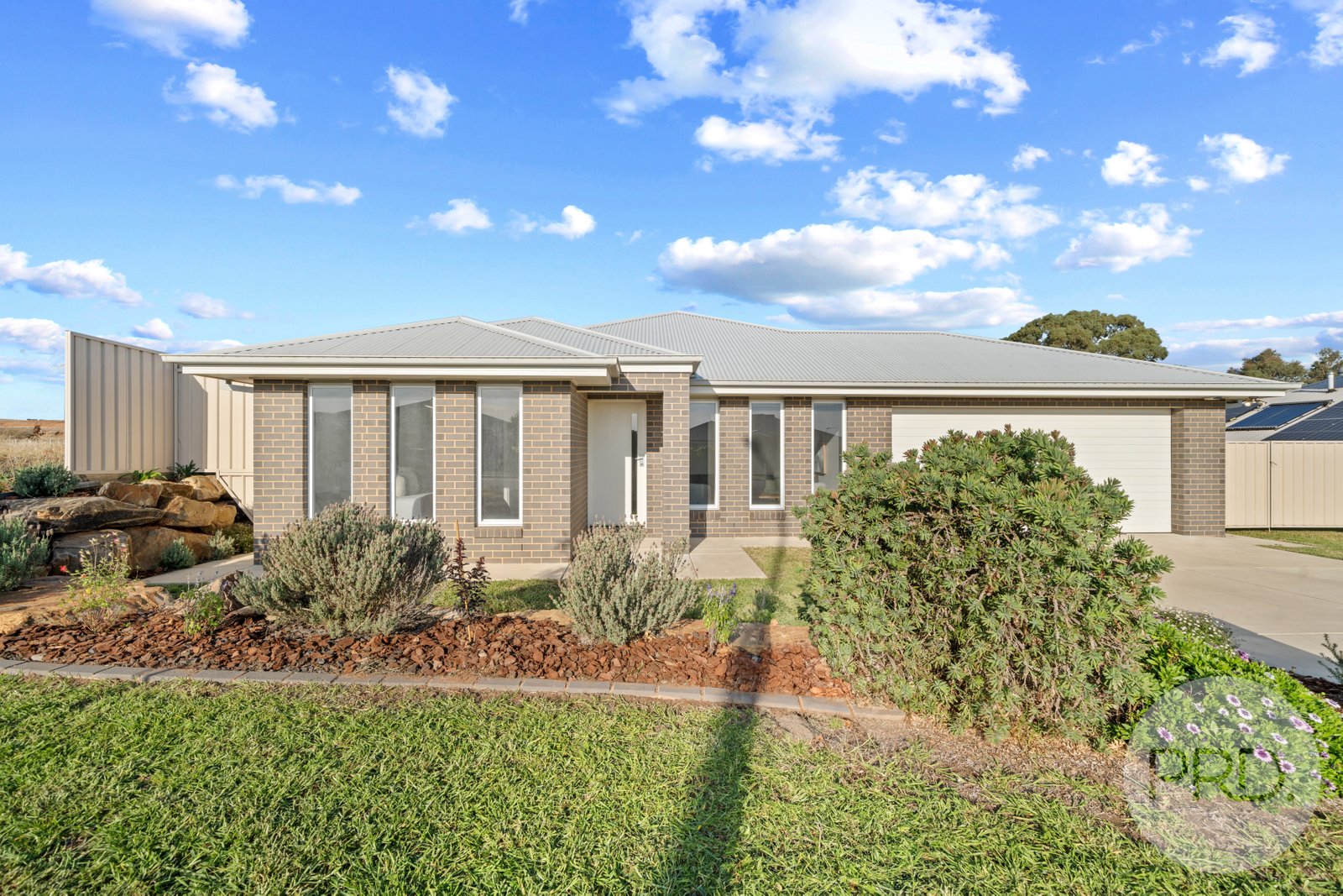 9 Winter Avenue GOBBAGOMBALIN 1