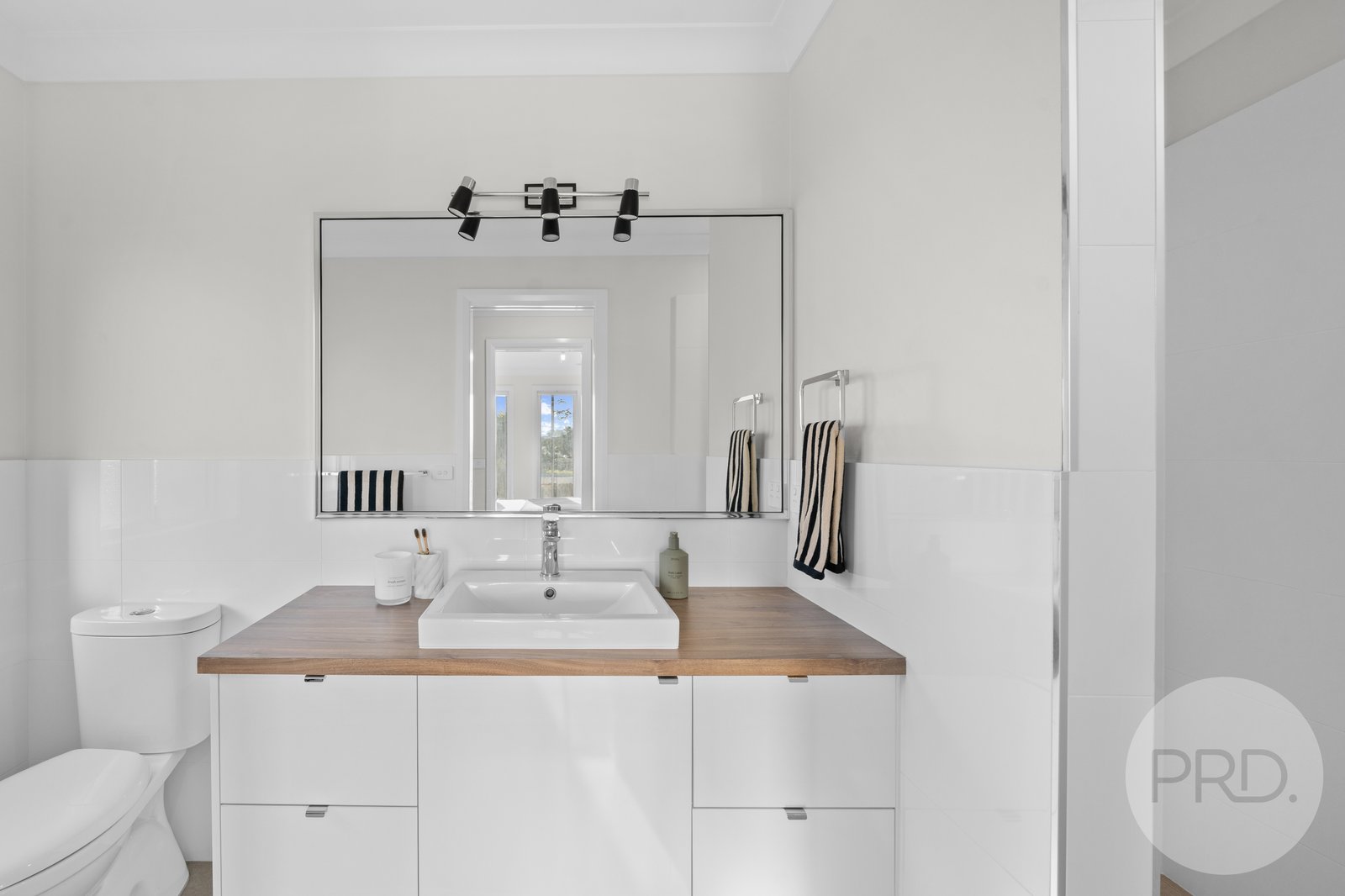 9 Winter Avenue GOBBAGOMBALIN 6