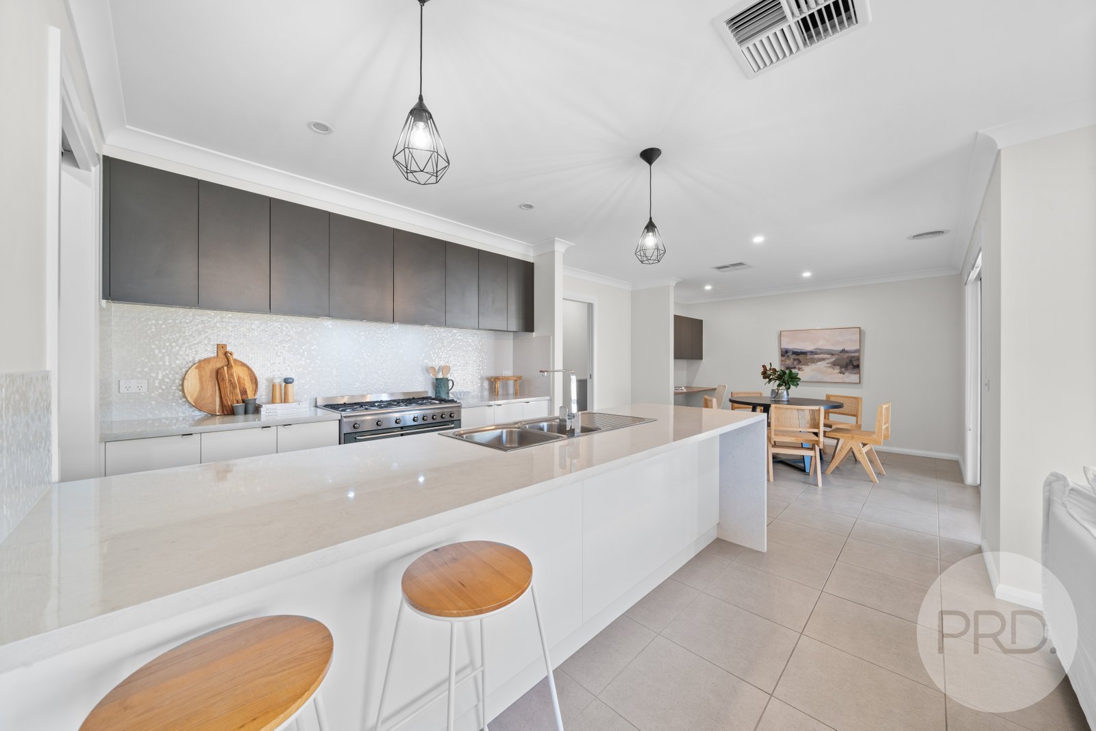 9 Winter Avenue GOBBAGOMBALIN 8